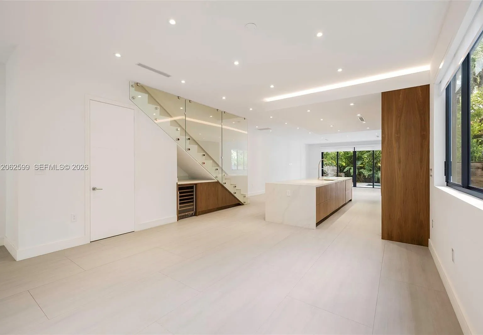 Palm Terrace — Photo 2