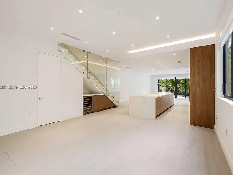 2992 Coconut Ave — Photo 2