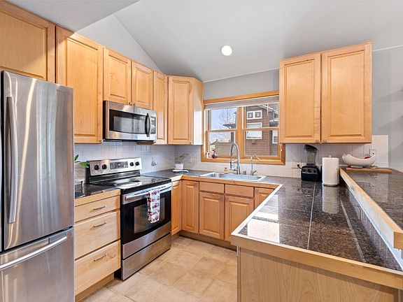 5th image of 735 Meadow Drive UNIT B