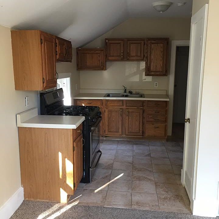 1st image of 404 S Batavia Ave APT 4