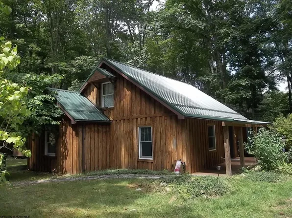 34 Lakeside Dr, Belington, WV 26283