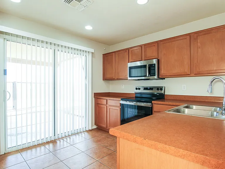 15066 W Buchanan St — Photo 7