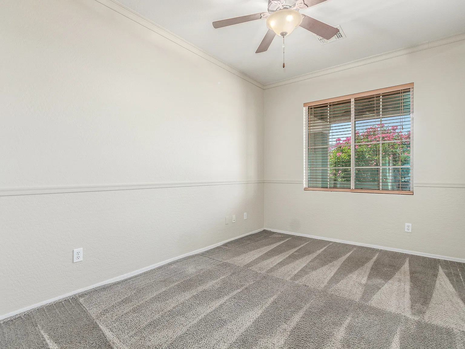 4 bed, 1783 sqft, $2,295 — Photo 2