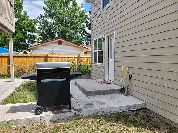 4th image of 2420 Ernest Ave