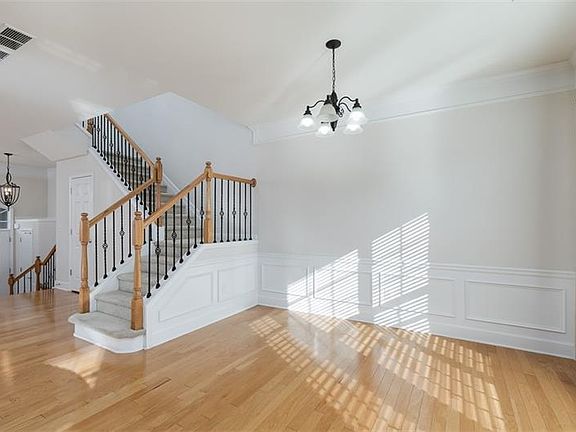 5th image of 2398 Natoma Ct SE #7