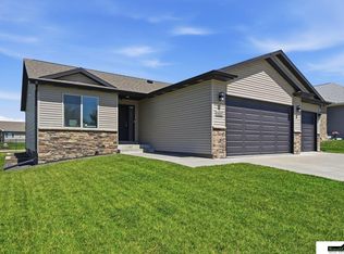 1121 N 99th St, Lincoln, NE 68527
