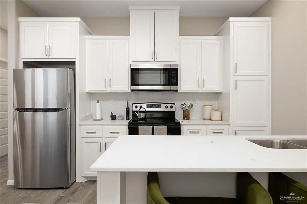 2 bed, 2.0 bath, 908 sqft, $1,075 — Photo 3