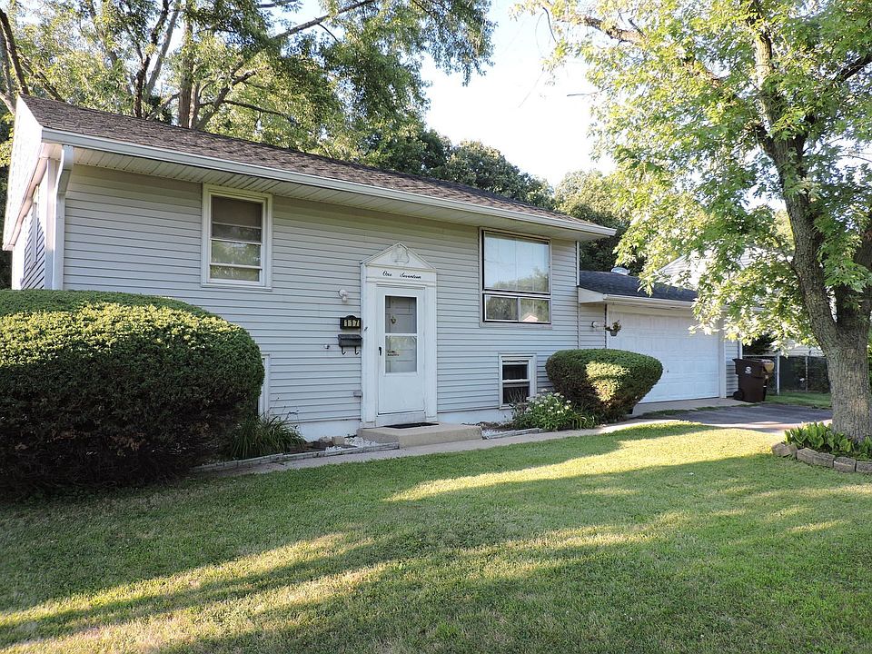 1st image of 117 E Maple Dr