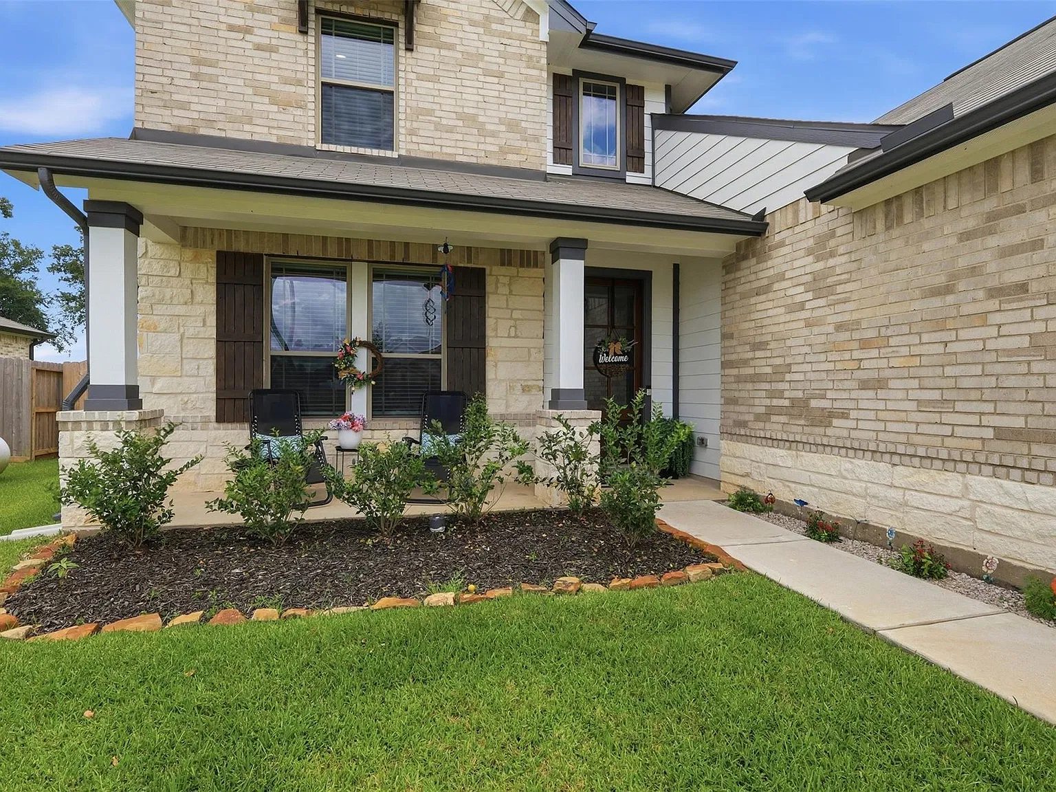 4 bed, 3.0 bath, 2688 sqft, $3,100 — Photo 3
