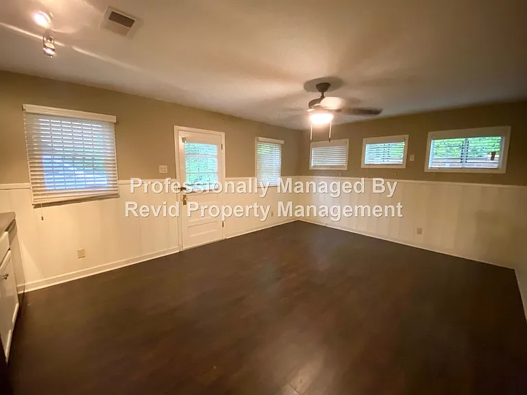 Quaint 1 Bed/1 Bath Apartment — Photo 14