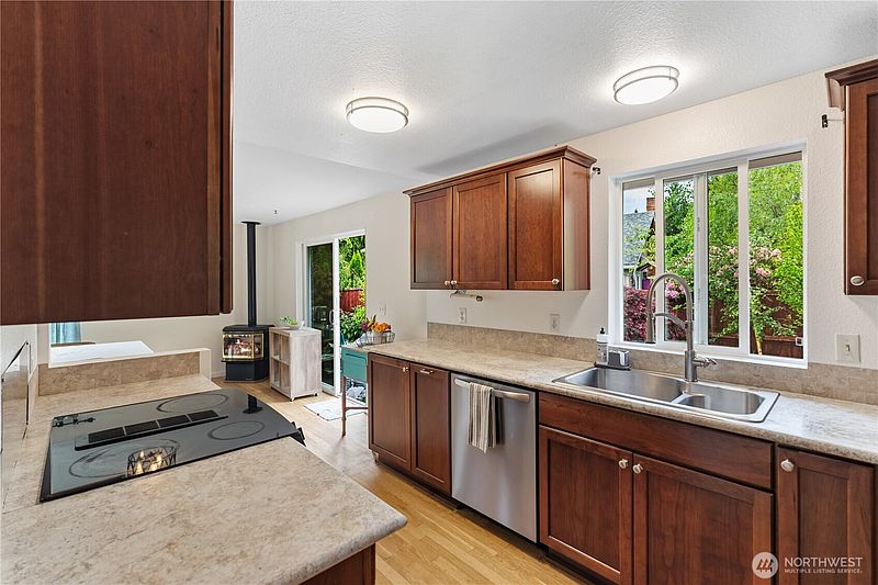 4th image of 61 Anderson Street
