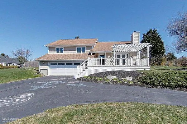 Building Photo - 89 Indian Hill Rd