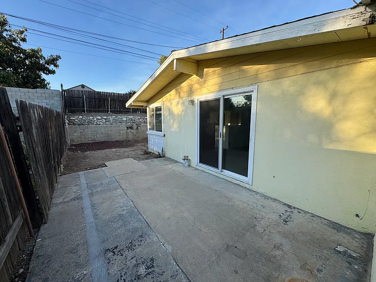 1157 E Lemon Ave — Photo 7