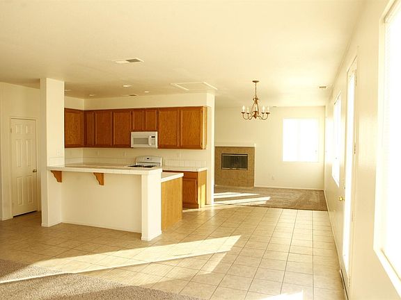 3rd image of 14368 Brittlebush Dr