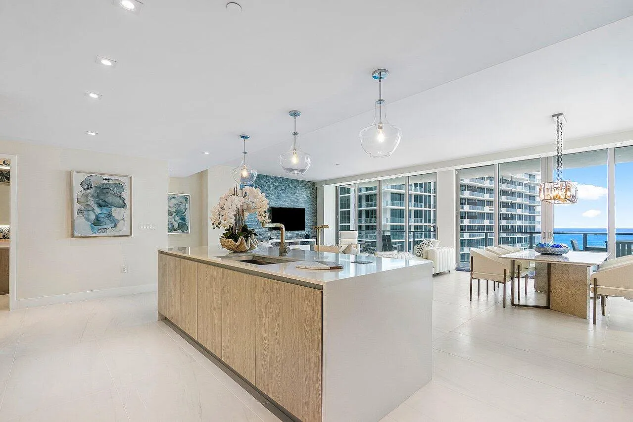 2 bed, 3.0 bath, 2525 sqft, $20,000 — Photo 4