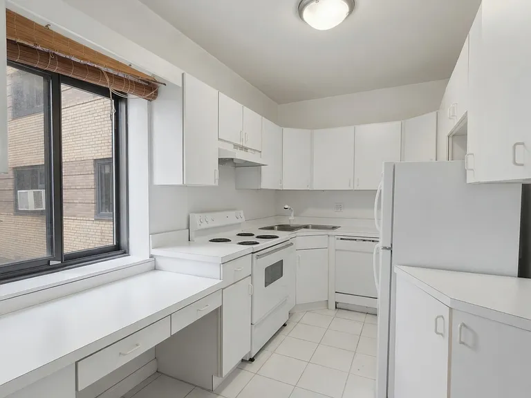 5056 N Marine Dr #A5 — Photo 4