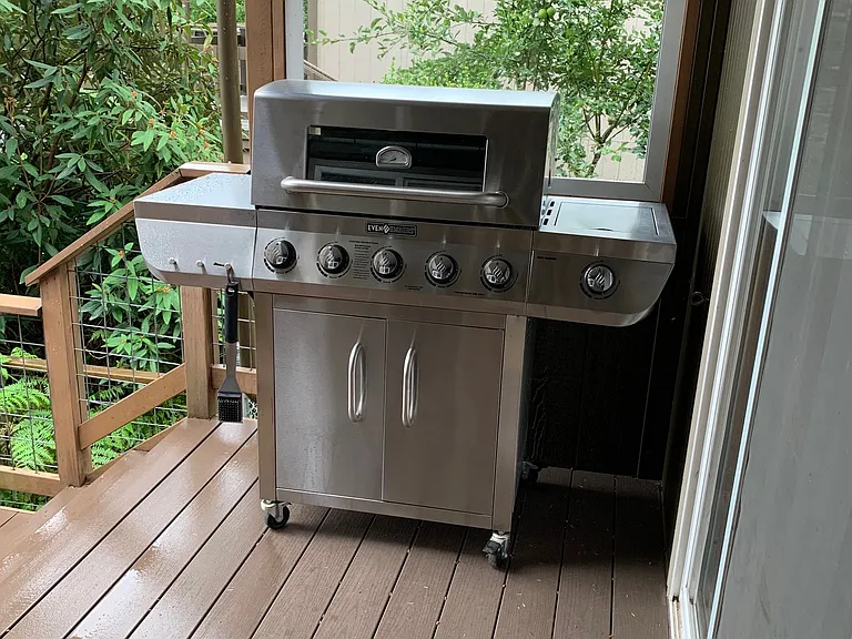 Alder Dr — Photo 10