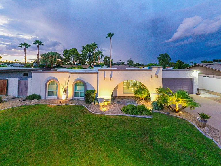 2532 E Desert Cove Ave — Photo 3