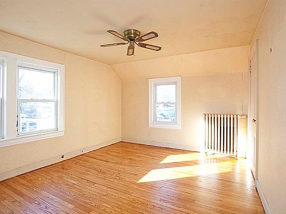4th image of 54 Pocono Ave