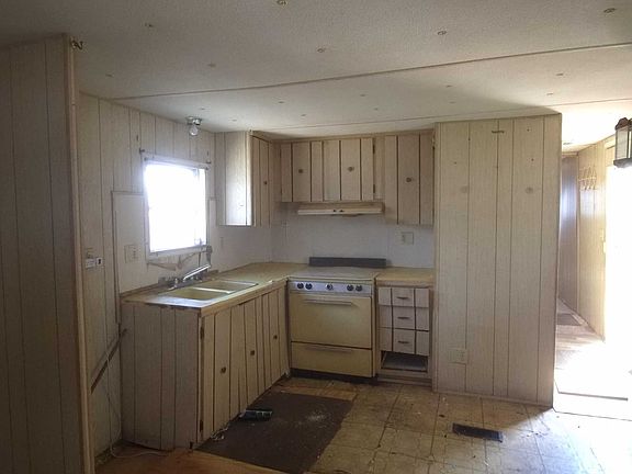 3rd image of 9032 Daniel Ave