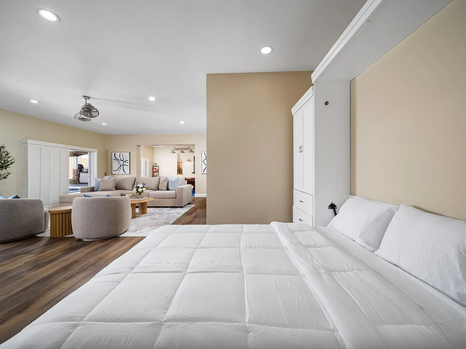 6 bed, 5571 sqft, $18,000 — Photo 1