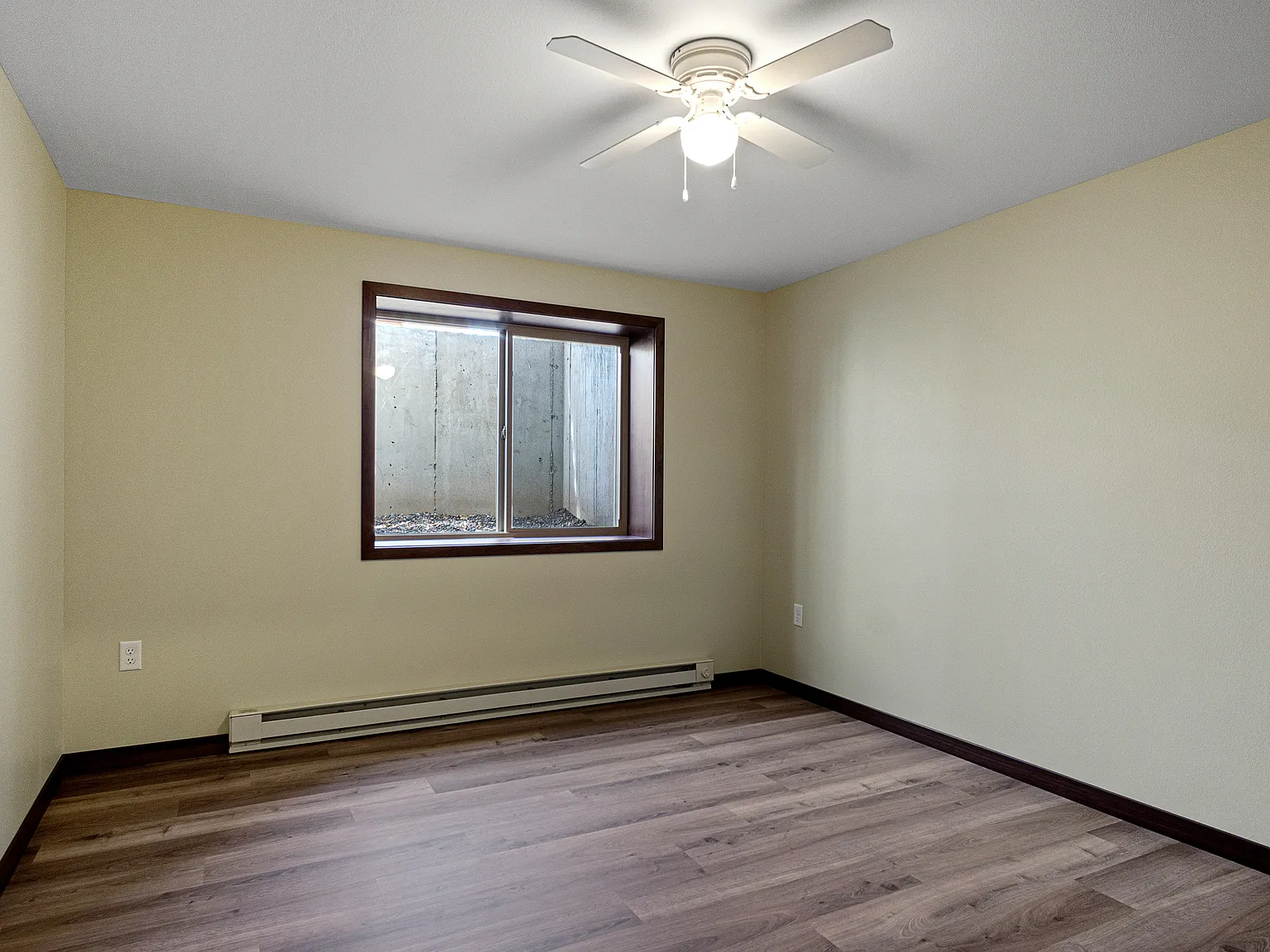902 Menomonie St — Photo 2