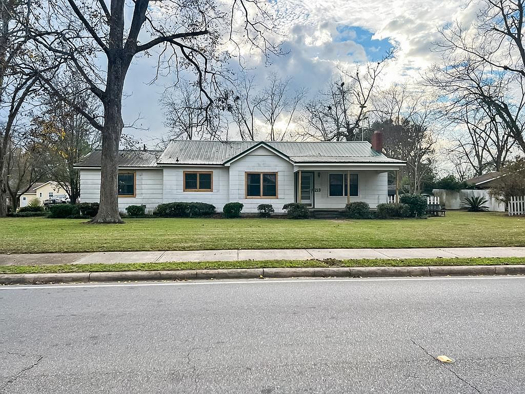 213 Broad St, Headland, AL 36345 Zillow