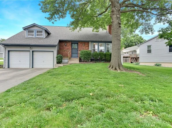 126 Nelson Cir, Olathe, KS 66061