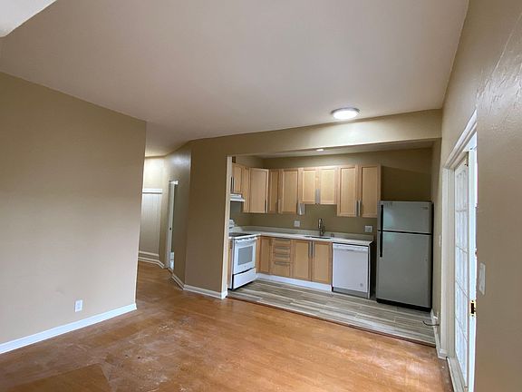 5th image of 262 Athol Ave #2
