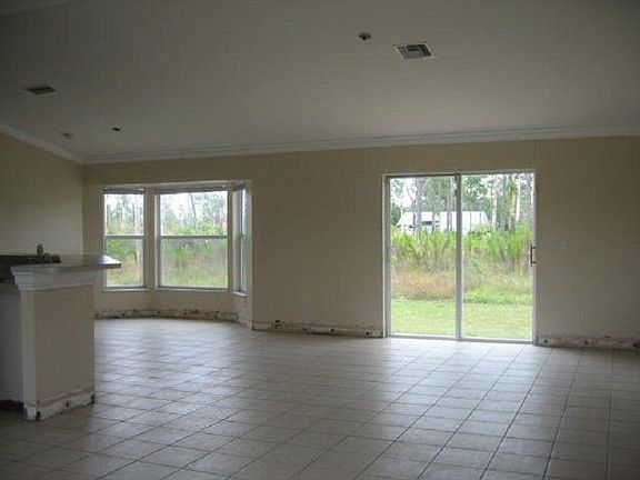 2nd image of 904 McArthur Ave