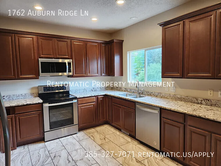 6 bed, 3.5 bath, 2996 sqft, $2,599 — Photo 4