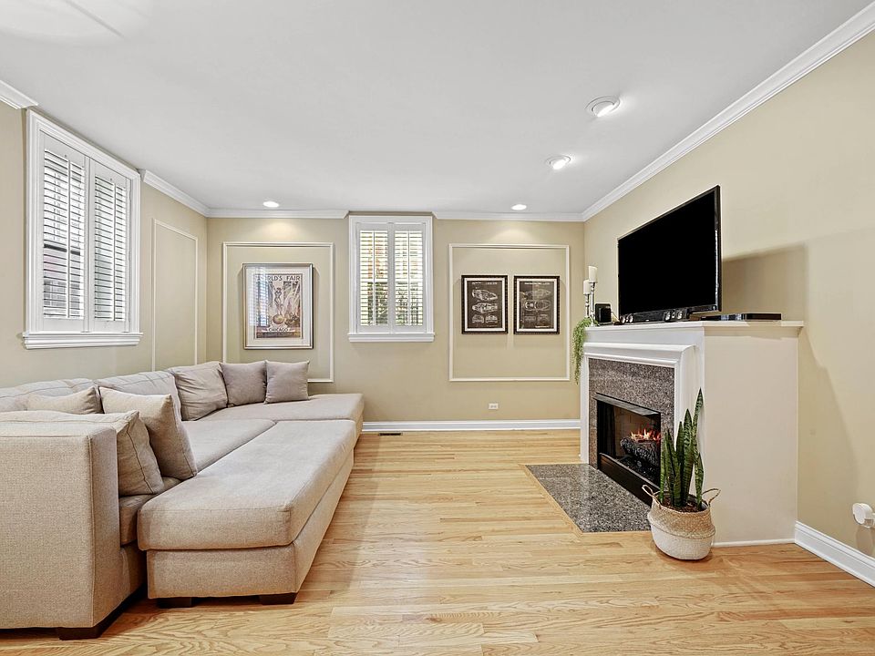 1st image of 444 W Roslyn Pl APT 1C