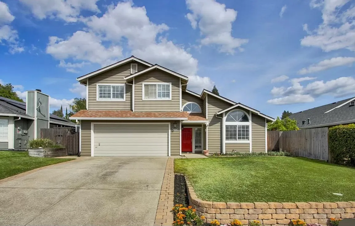 3 bed, 2.5 bath, 1880 sqft, $3,200 — Photo 1