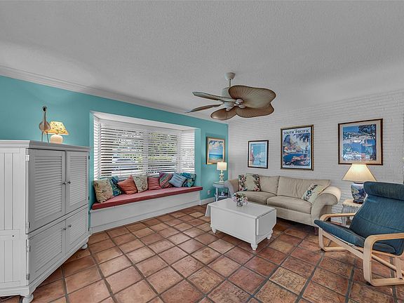 4th image of 2541 NE 11th Street #101
