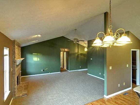 5th image of 1316 E Temple Ct
