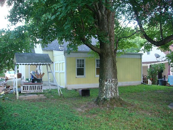 5th image of 367 Hastings Ave