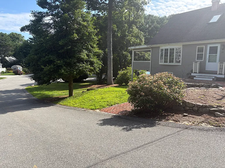 24 Quail Hollow Rd — Photo 2