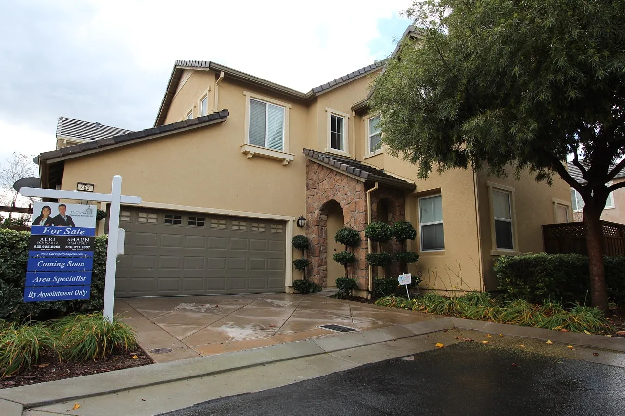 453 N Estes Way photo 1