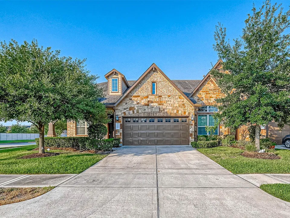 24203 Peralta Glen Ln