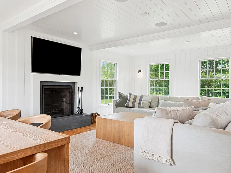 11 Sawasett Ave — Photo 5