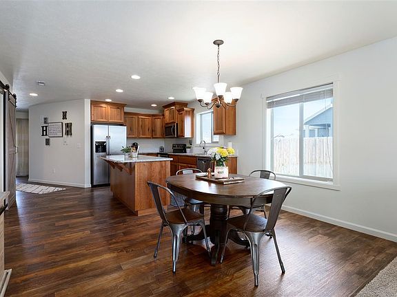 3rd image of 5704 Concord Dr