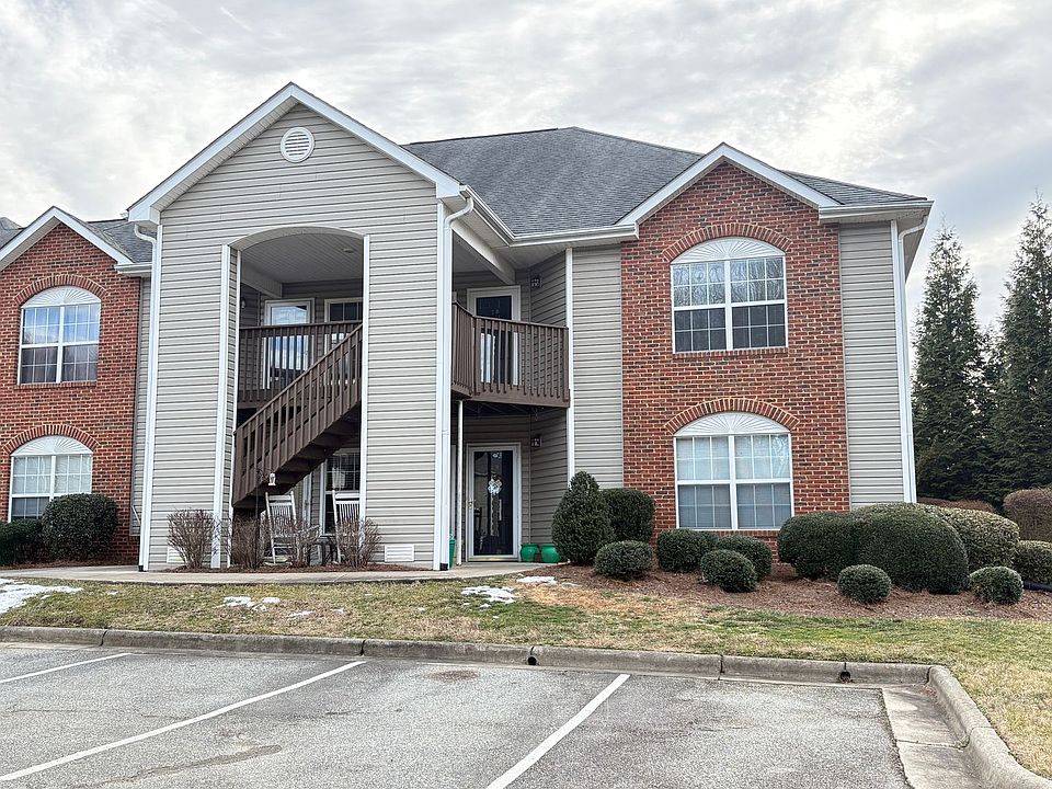 1st image of 2620 Ingleside Dr APT 2D