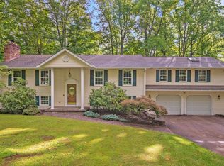 6051 Saddlehorn Dr, Erie, PA 16506