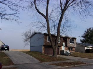 1916 King Arthur Dr, Decatur, IL 62526