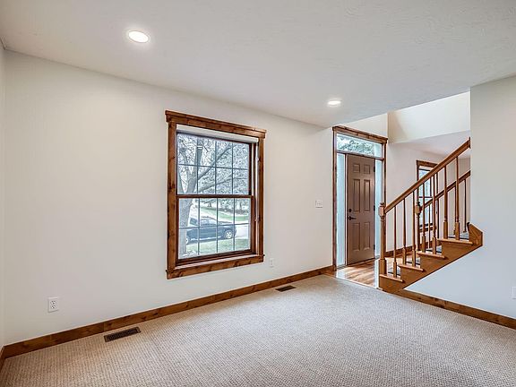5th image of 9599 Brookview Cir