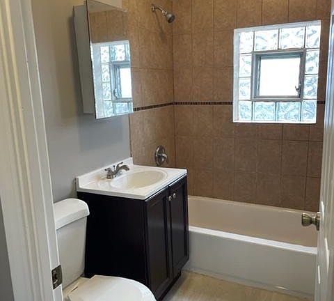 5th image of 2035 N Kildare Ave #2E