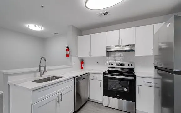227 W 4th St #2A — Photo 3