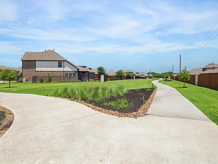 11718 Lost Maples Springs Dr — Photo 37