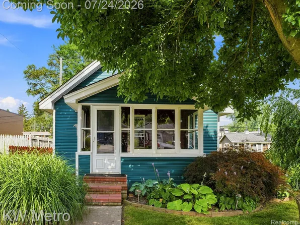 30768 Brentwood St, Southfield, MI 48076