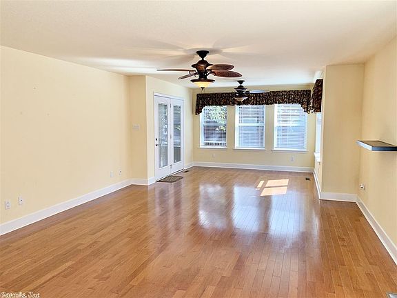 3rd image of 208 Southridge Ln